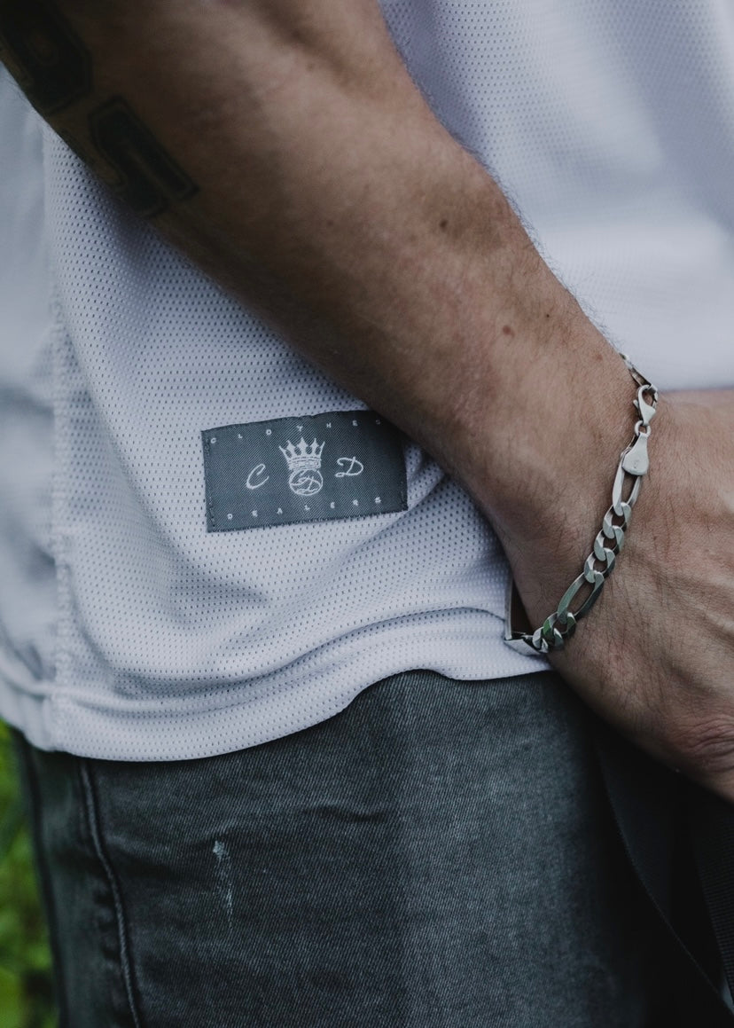 Camiseta oversize con etiqueta.