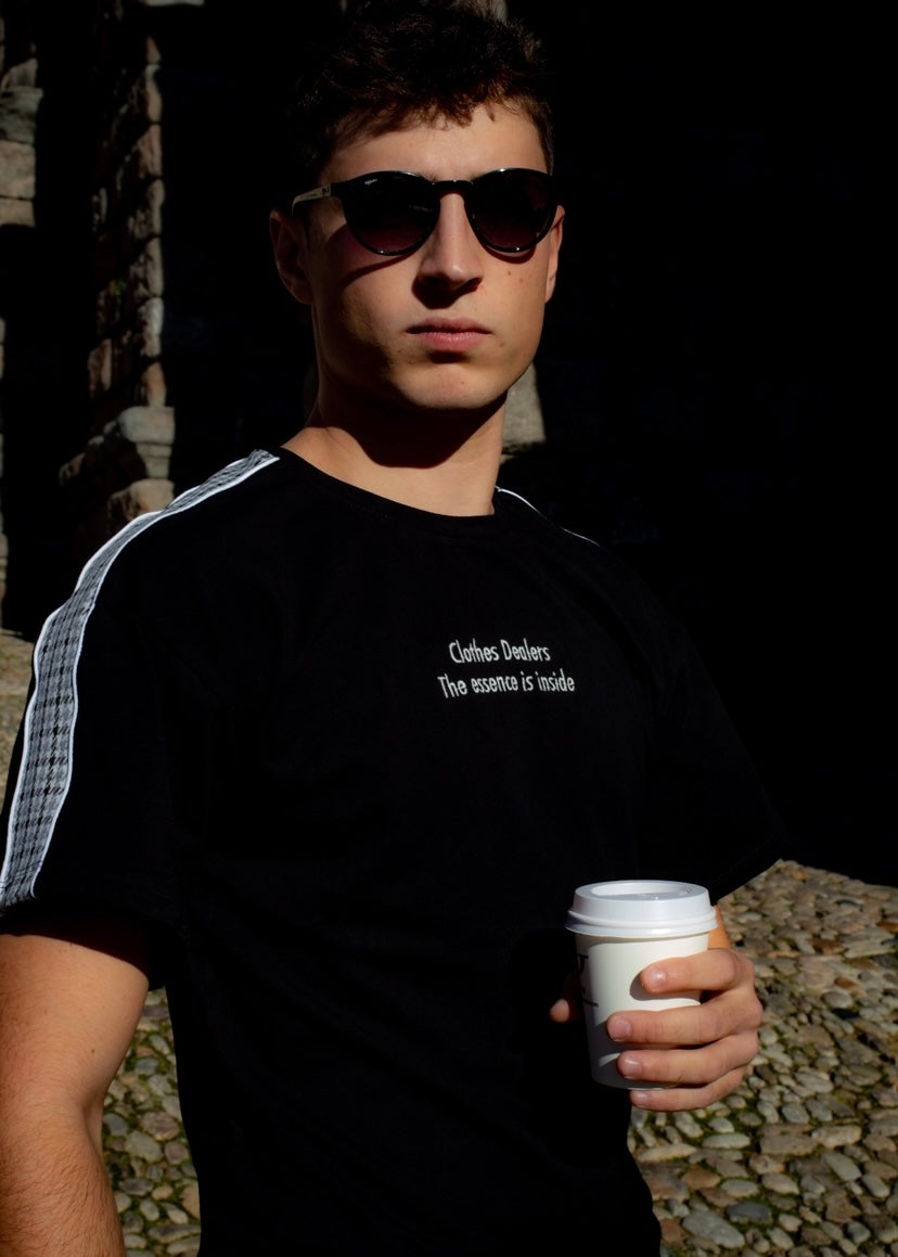 Camiseta unisex ajustada.